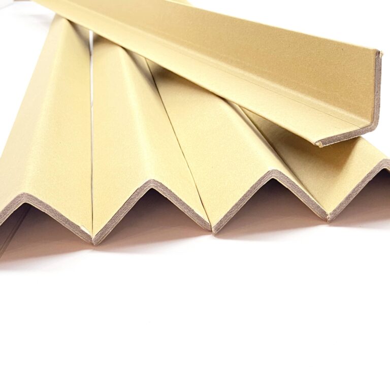 紙護角好用嗎？ 紙護角也稱 護角紙板 、 邊緣板 、 角紙 ， 紙護角能承重的能力强 ，是保護紙箱邊緣角的最佳包材產品，紙護角也能將產品堆疊組成一個大型货物更使商品防護的效果倍增，是現在許多公司都會選擇的產品，是低成本且實用性強！現代人都在講求環保，紙護角是新型的綠色包裝材料，是可回收再利用，且能有效降低汙染，紙護角是深受許多公司愛戴的商品。